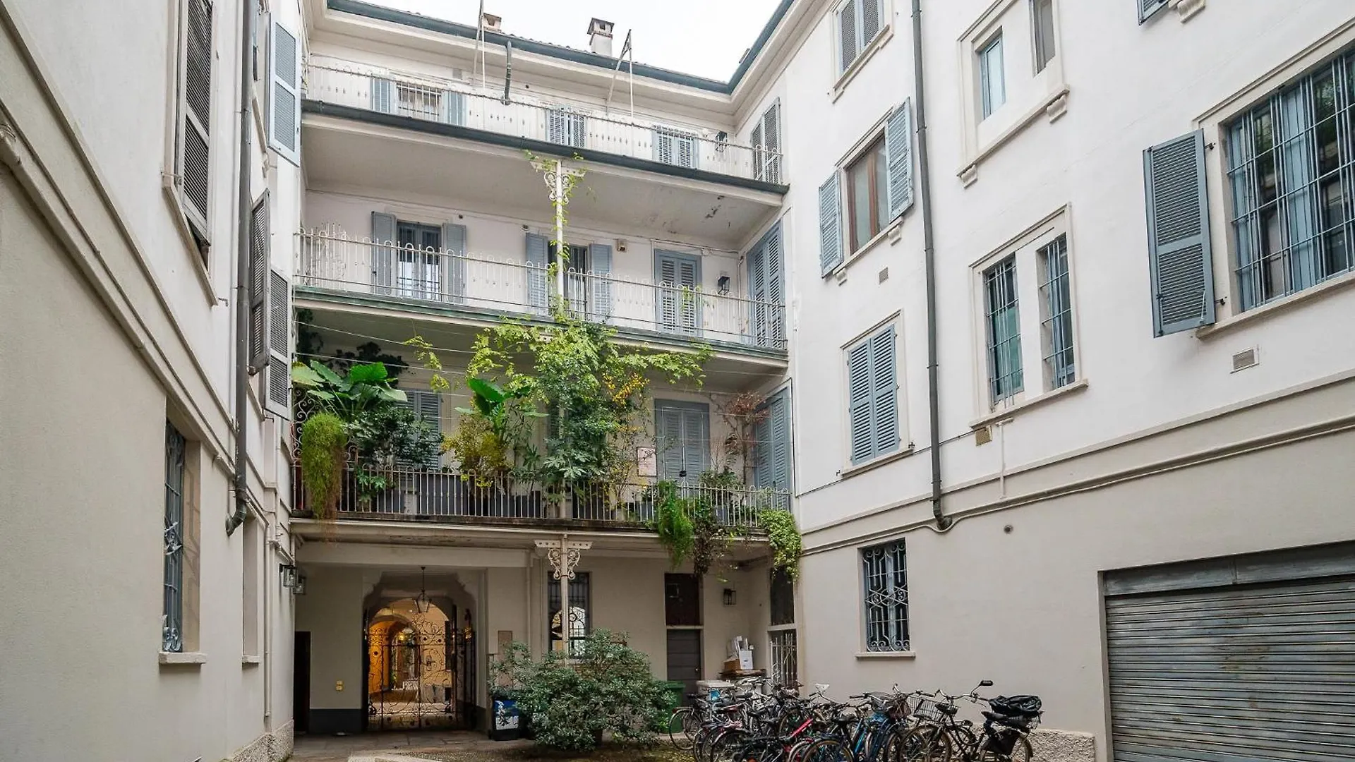 The Colors Suite - Duomo Area Milan Apartment