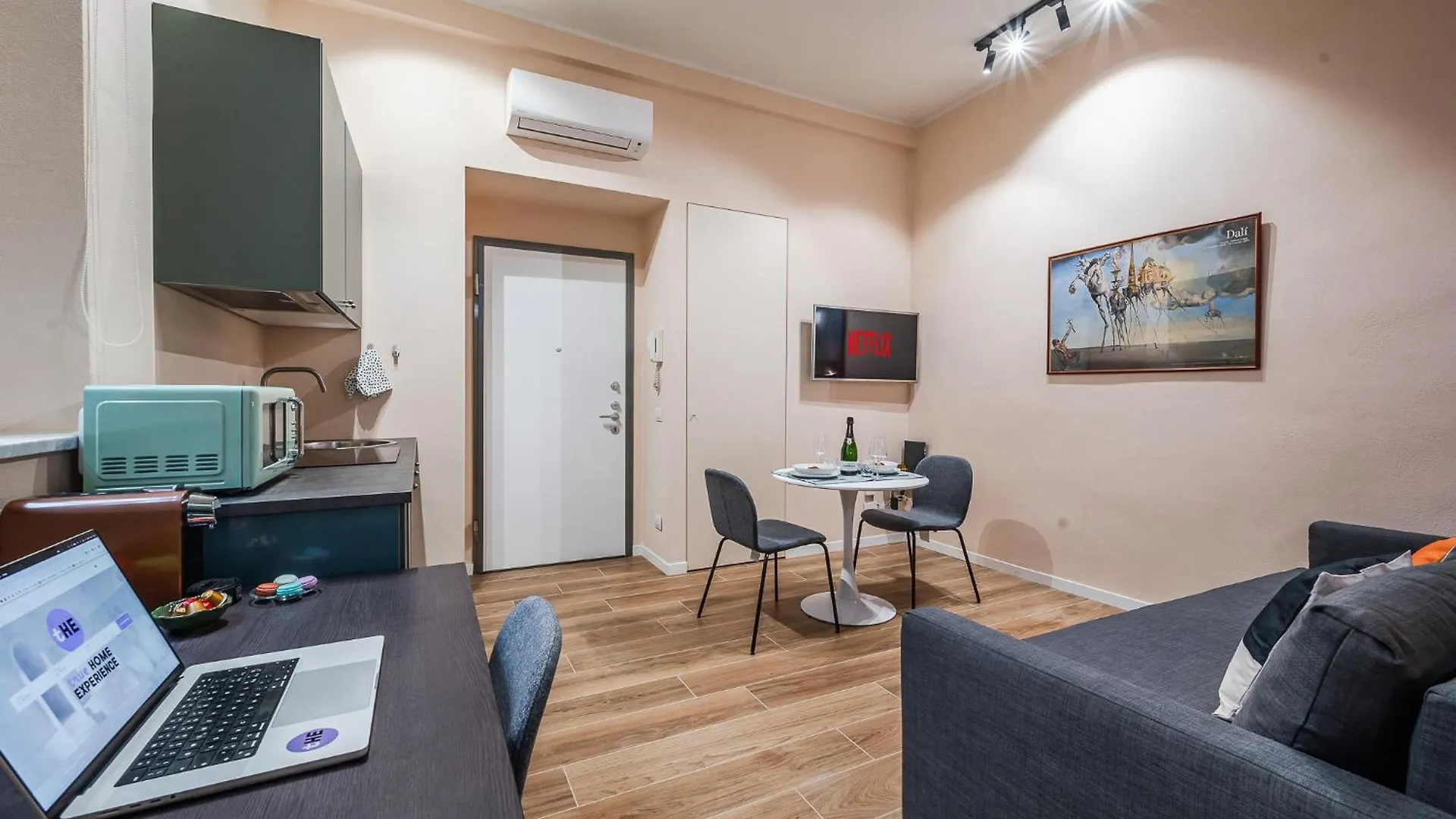 The Colors Suite - Duomo Area Milan Apartment